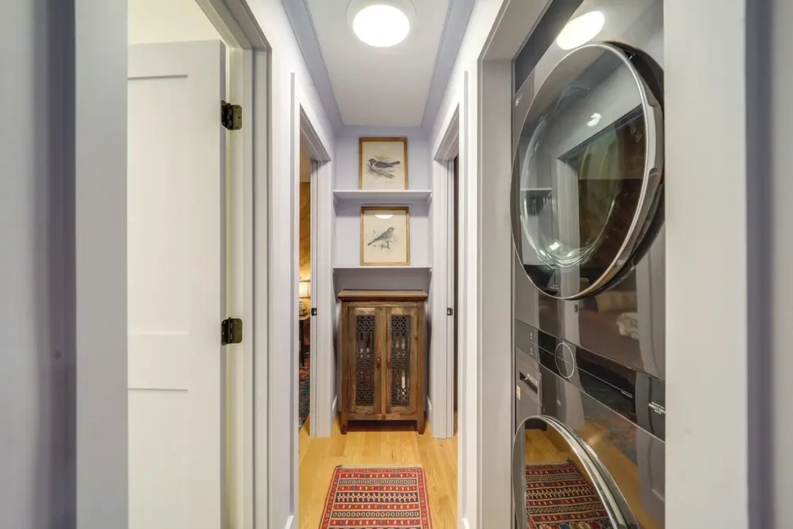 Steps to Dtwn & Fabulous Restaurants: Chic Condo