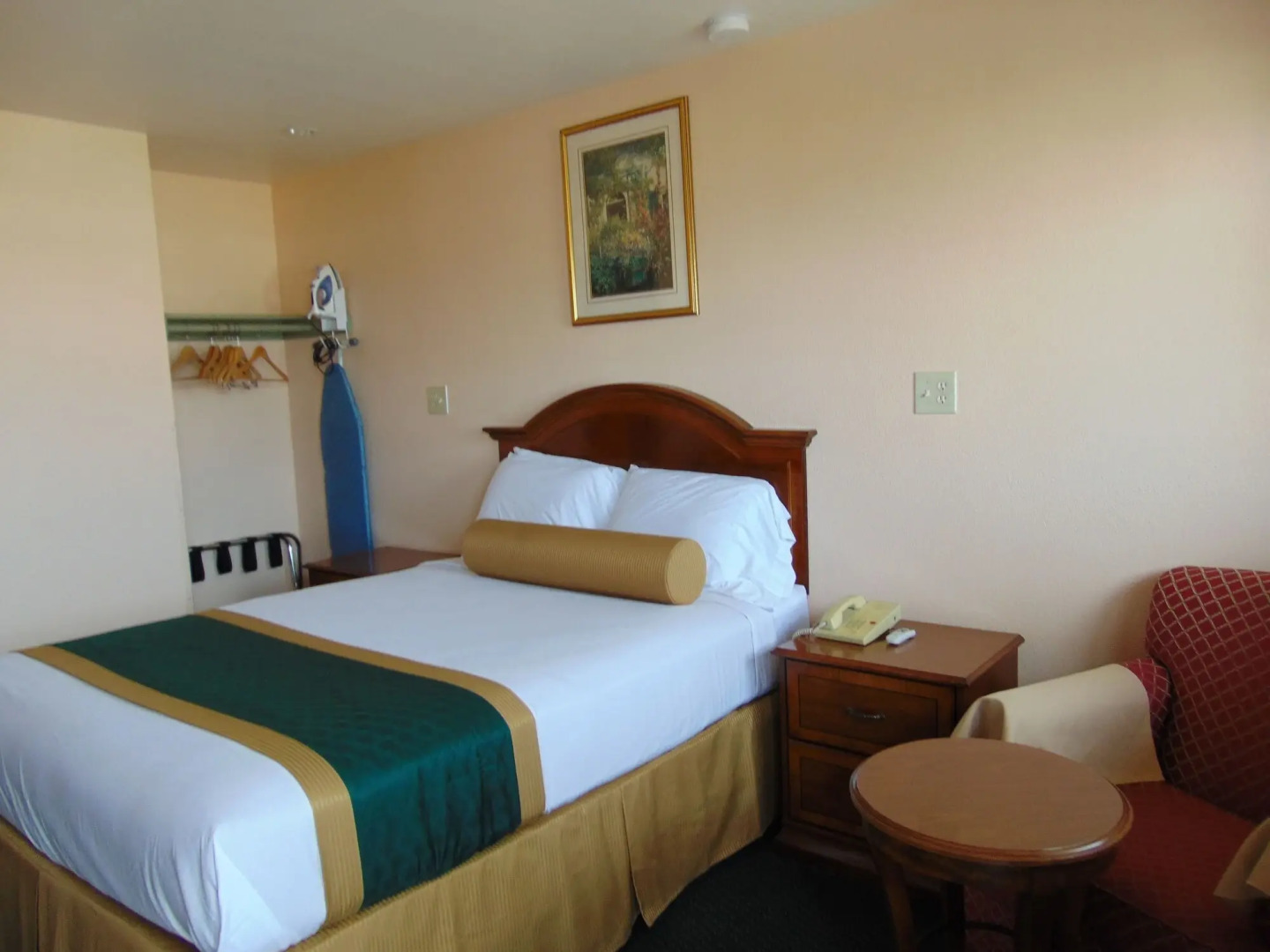 Corcoran Country Inn