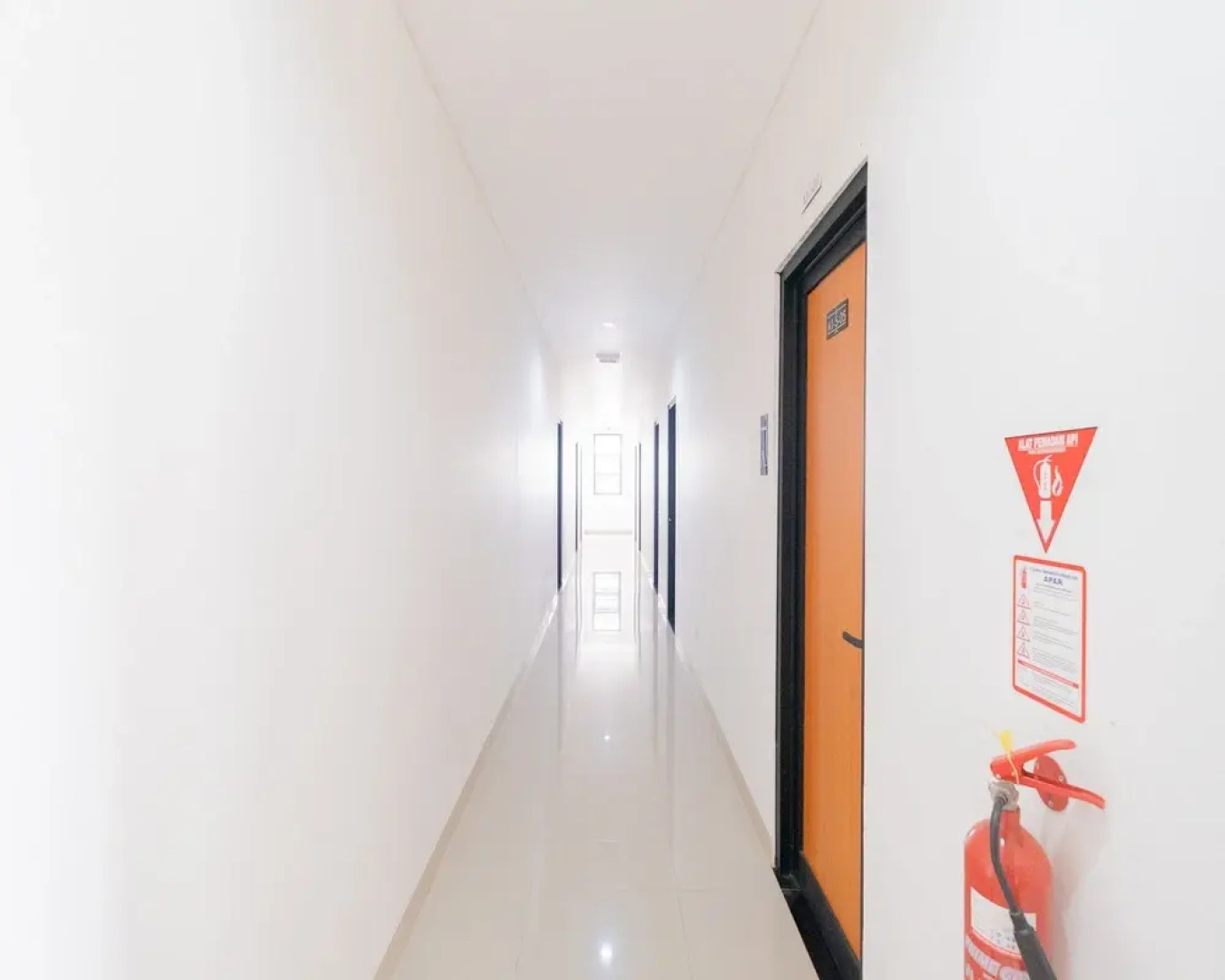 RedLiving Syariah Apartemen MKostel - Tower A1 Kencana Loka