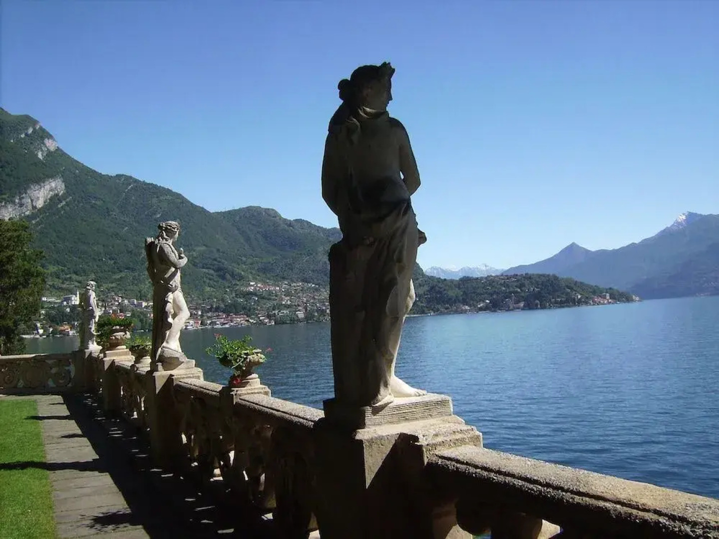 Azalea & Glicine House