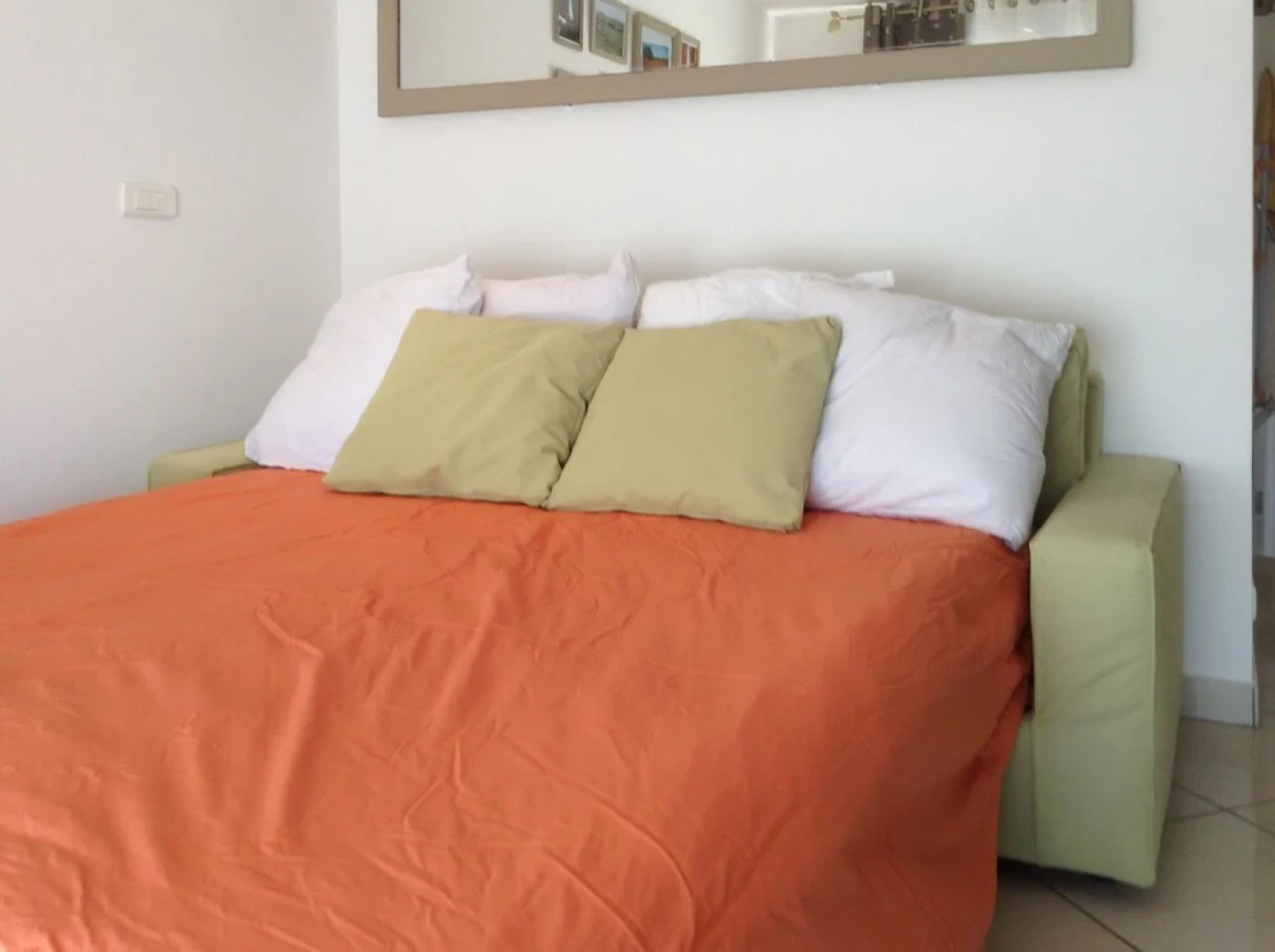 Near Montpellier, Apartment in Le Crès w/ air con & Wifi Minutes to Be