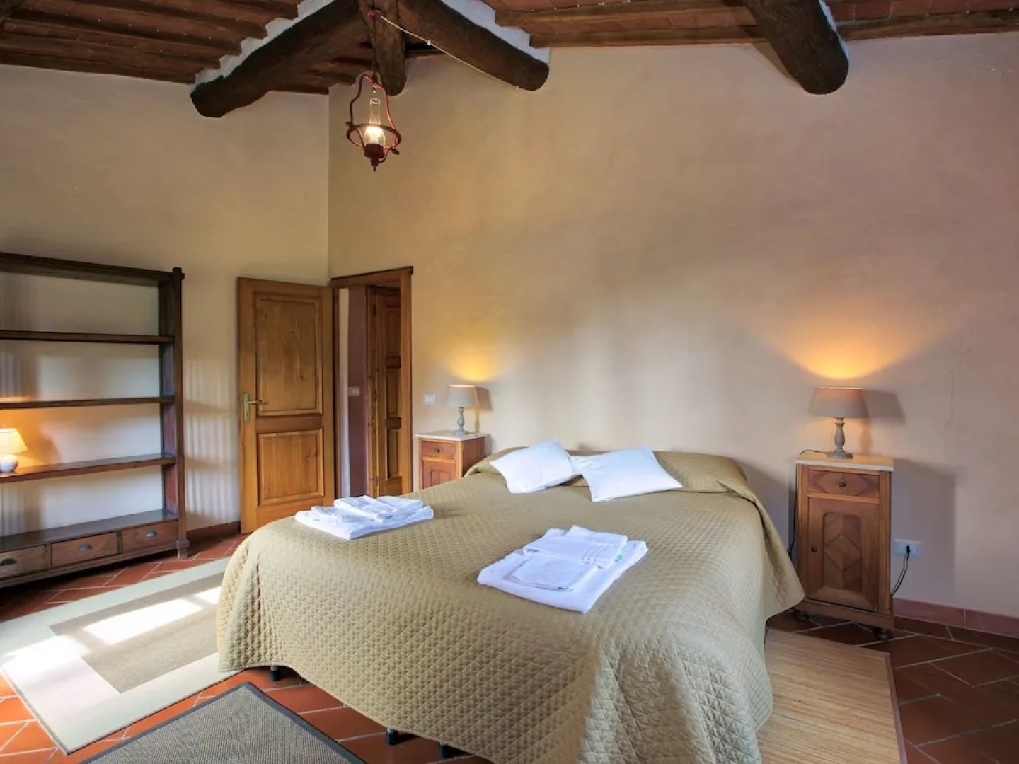 Hill-view Apartment in Lucignano With Private Terrace