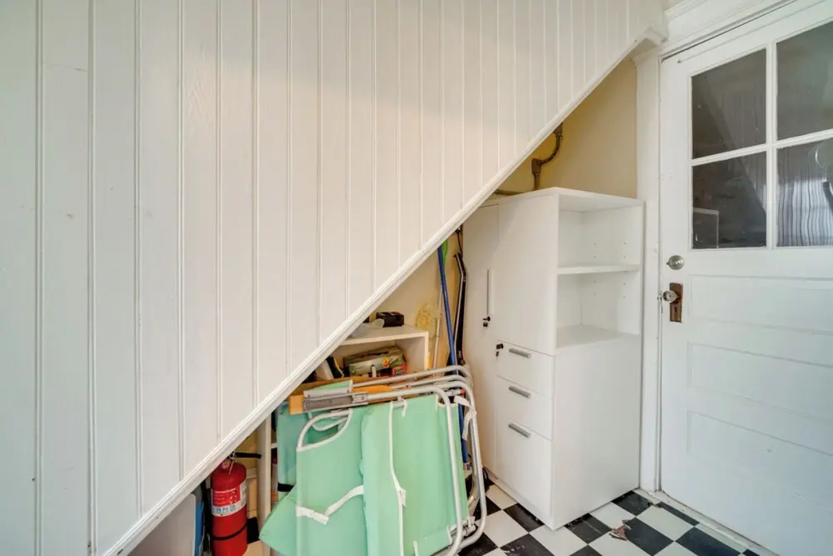 Walk to Beach: Dog-friendly Ventnor City Retreat!