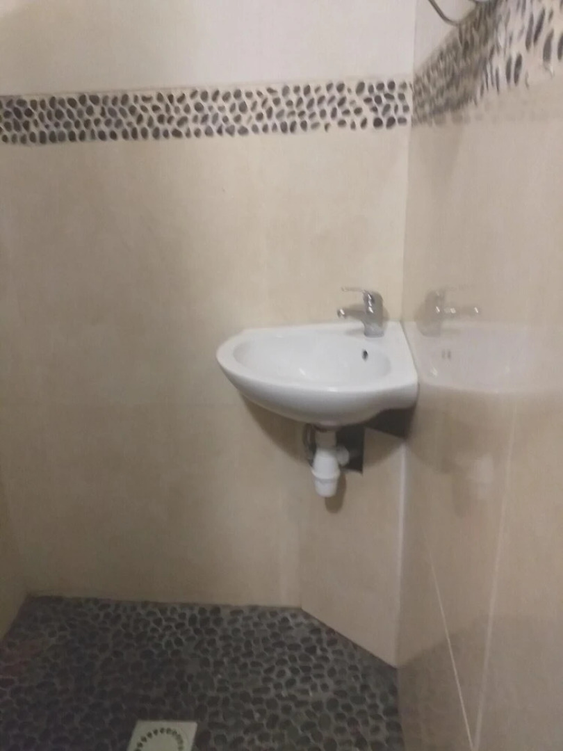 House with 5 Bedrooms in Saint-Benoît, with Enclosed Garden