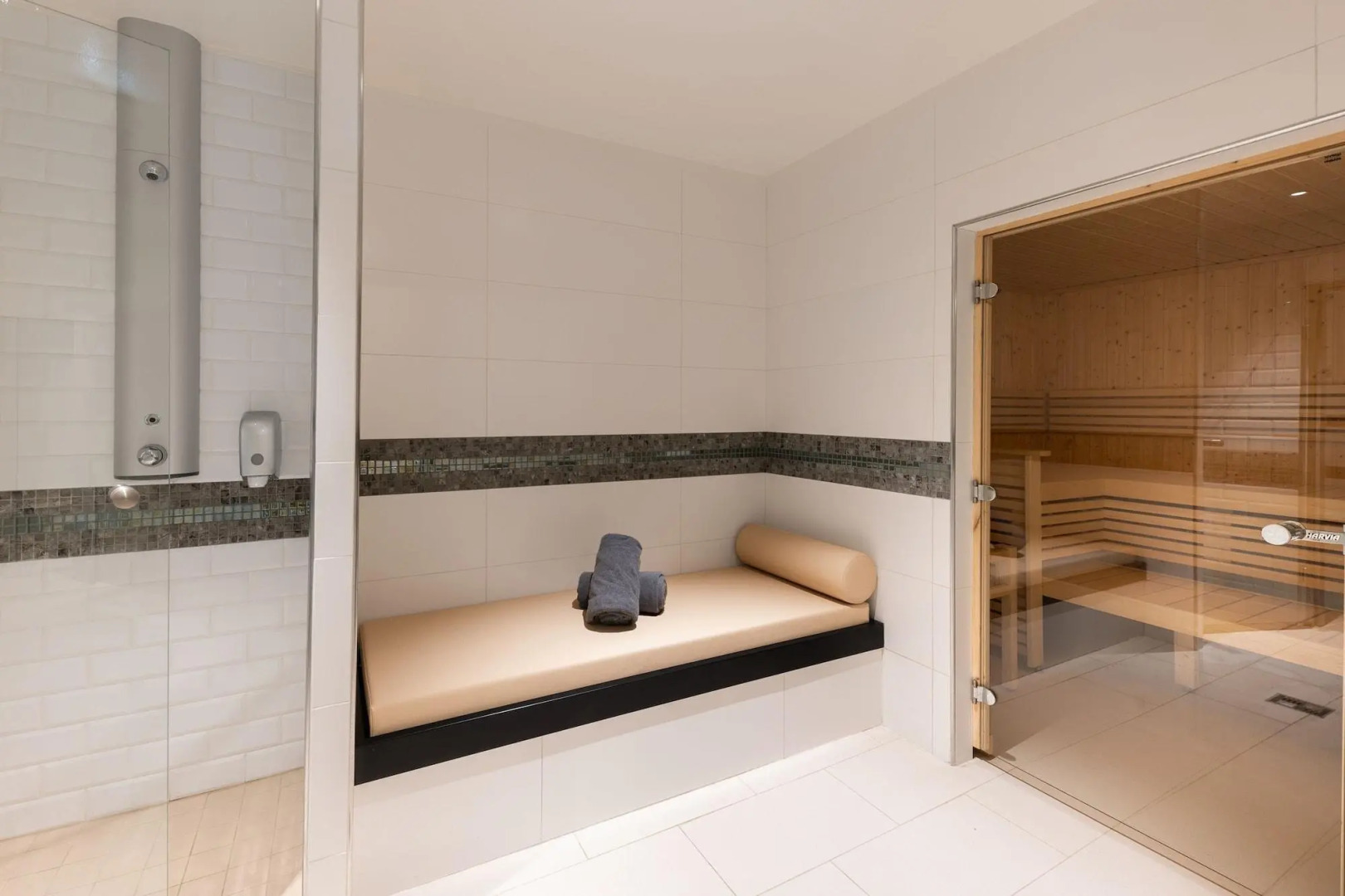 Disney's Hotel New York - The Art of Marvel