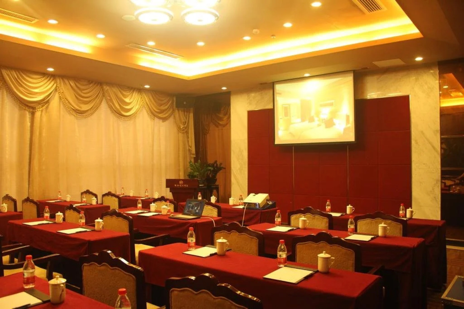 Yonghegong Hotel