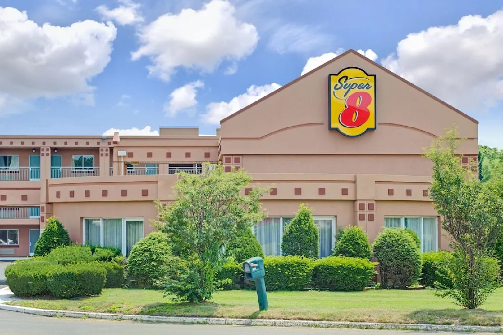 Super 8 Milford/New Haven