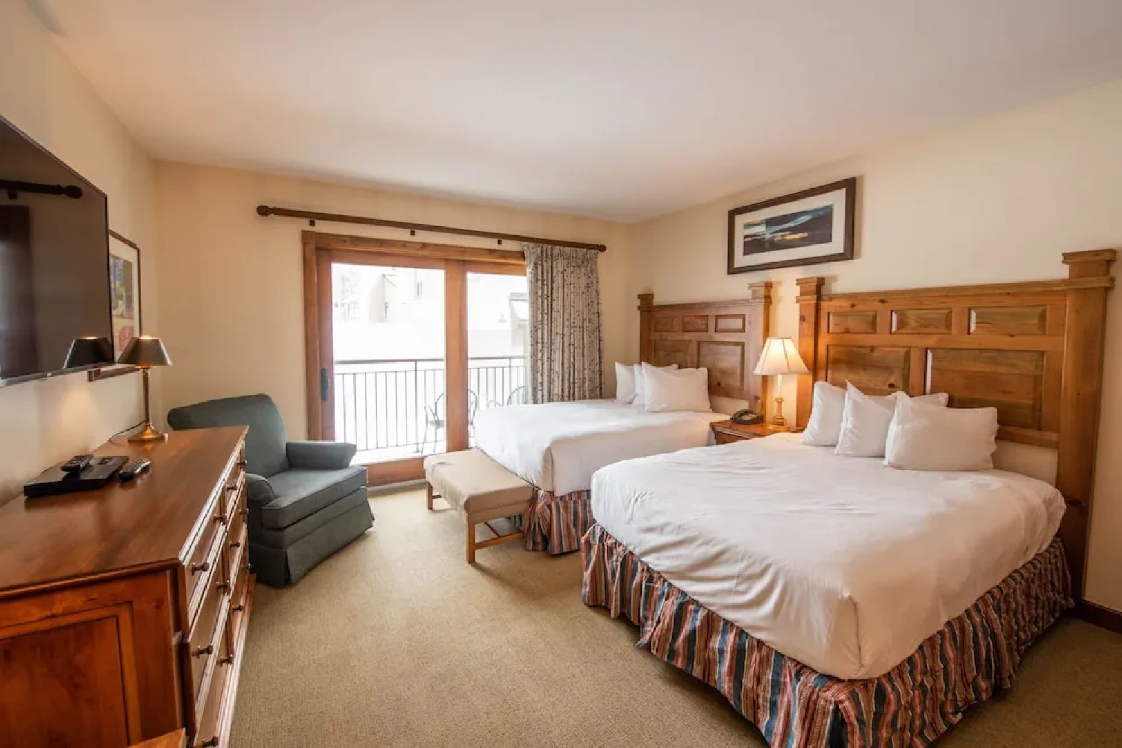 Spacious 3 Bedroom With 4 Beds And Sleeper Sofa Condo - No Cleaning Fee! by RedAwning