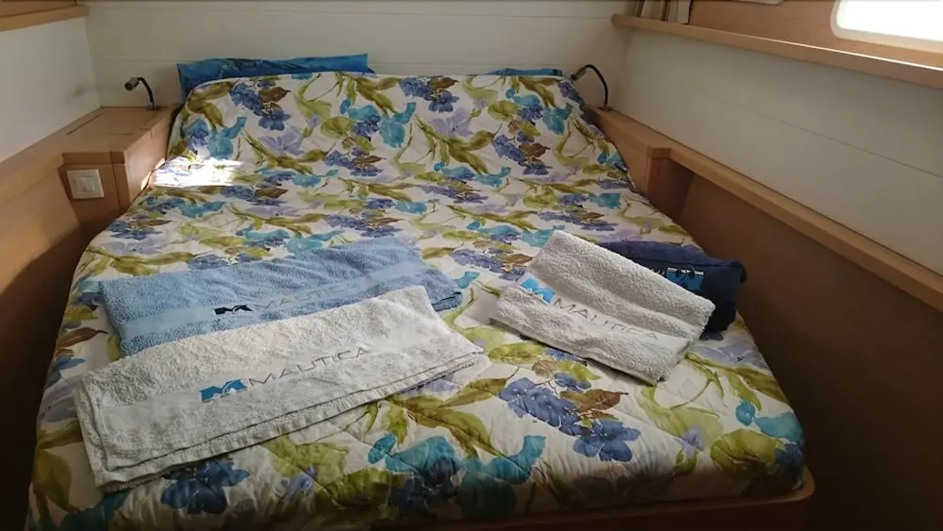 Catamarano Mauticat Boat & Breakfast