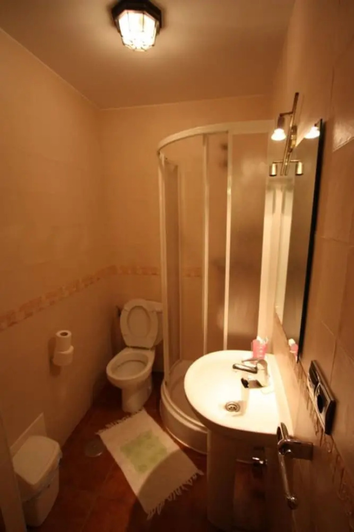 House - 5 Bedrooms - 107654