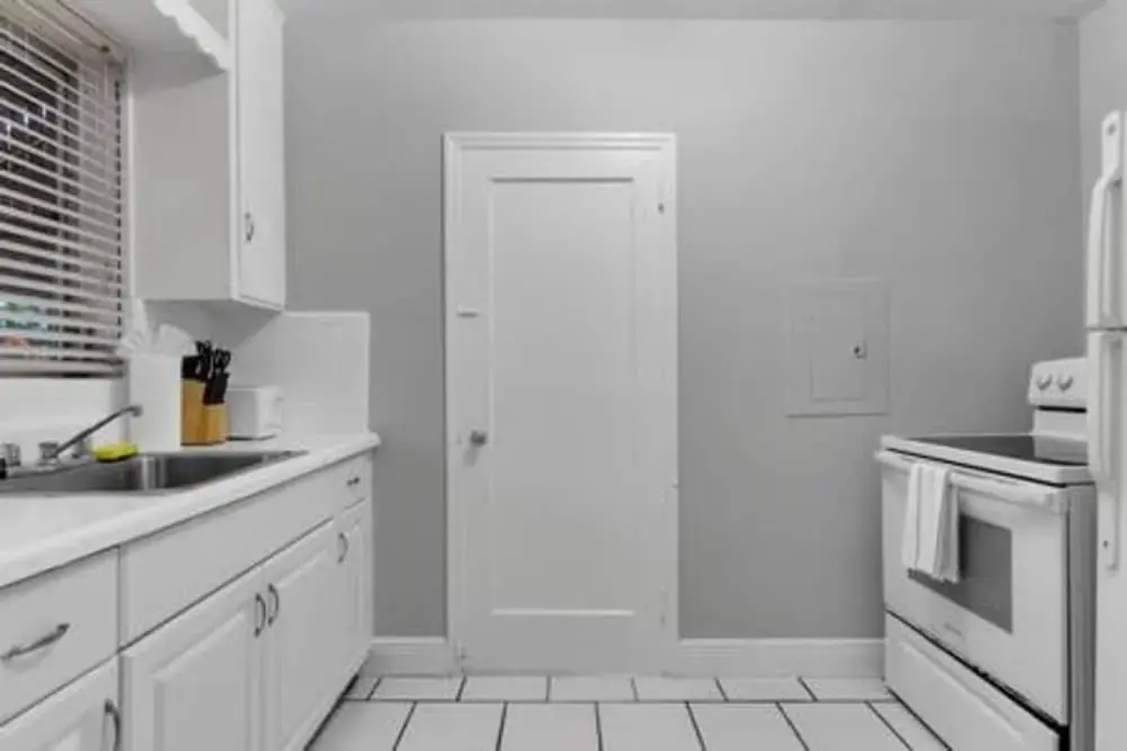 427 NE 107th Studio 6BR 3BA 7 Beds Pool Parking 2 Kitchen