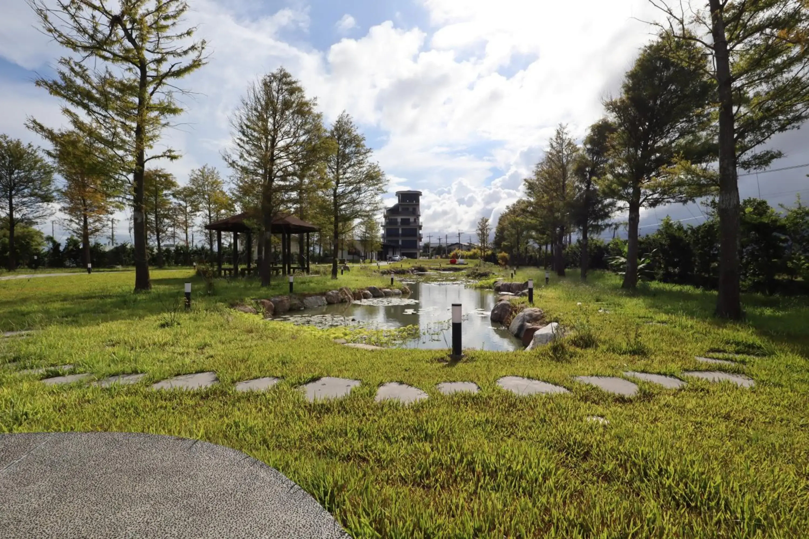 Qian Qian Riverside B&B