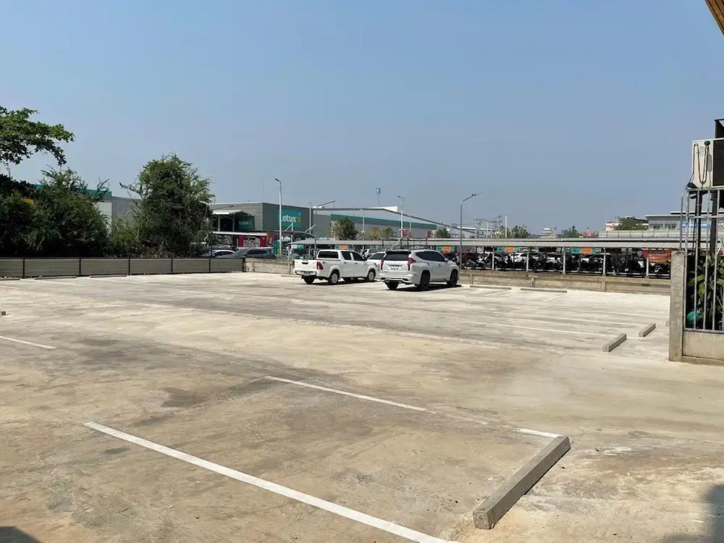 The Bedrooms Maeklong Service Apartment