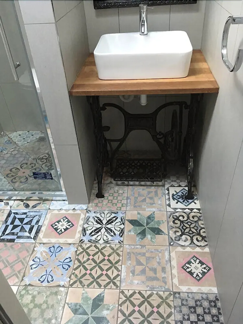 Assemblage Boutique Art B & B