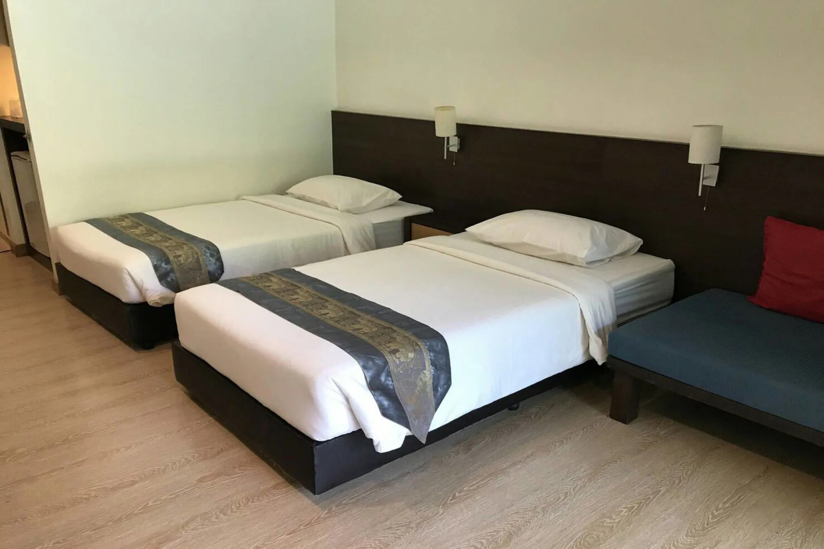 Baan Klang Aow Beach Resort