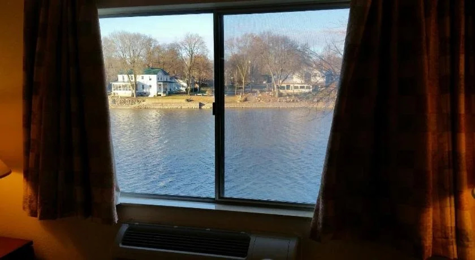 Riverwalk Inn & Suites