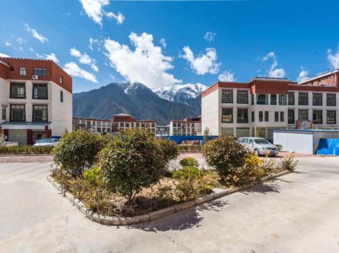 Gela Dandong Business Hotel (VIP Building)