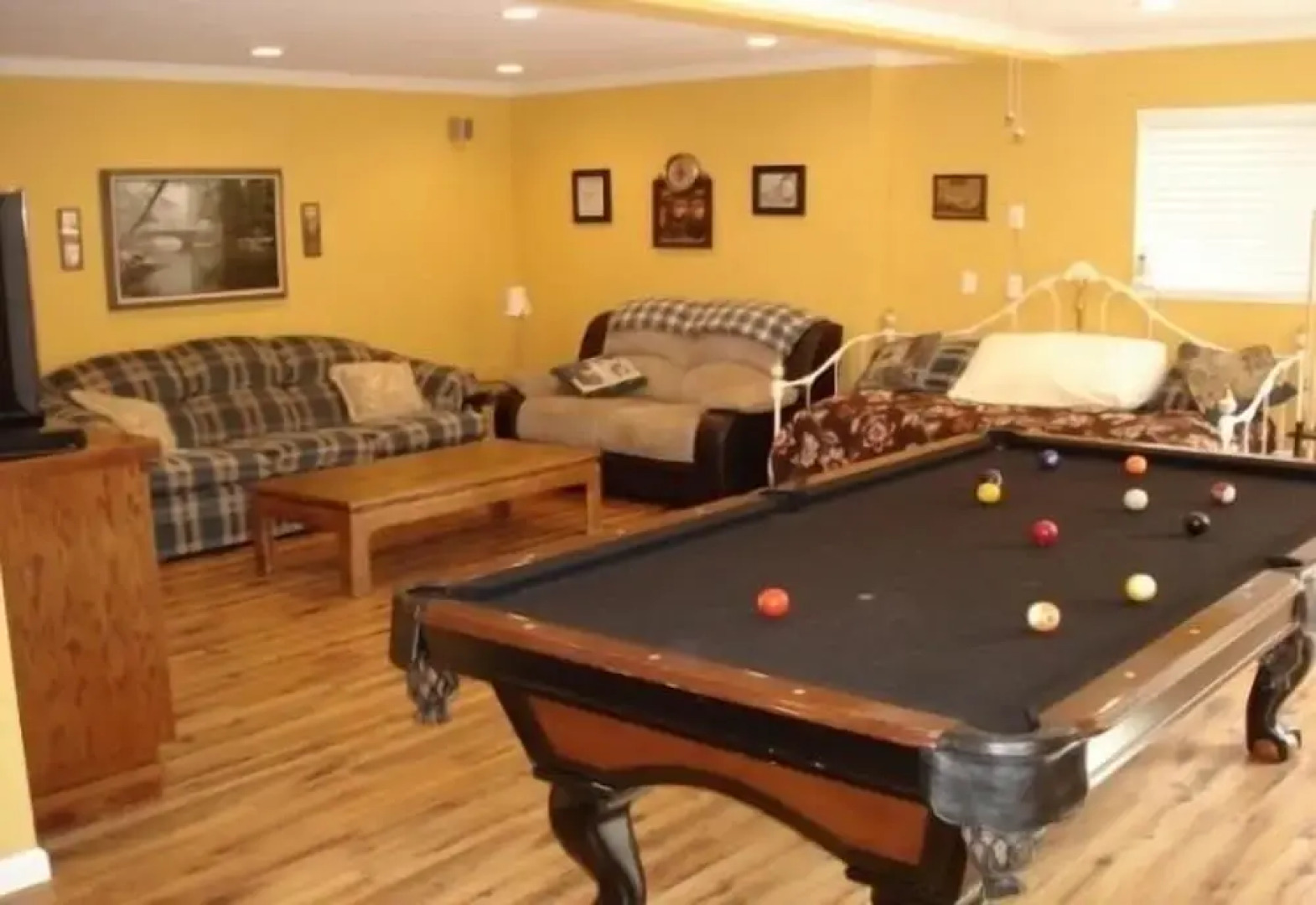 Farmhouse At The Lake 84 3 Bedroom Cabin by Redawning