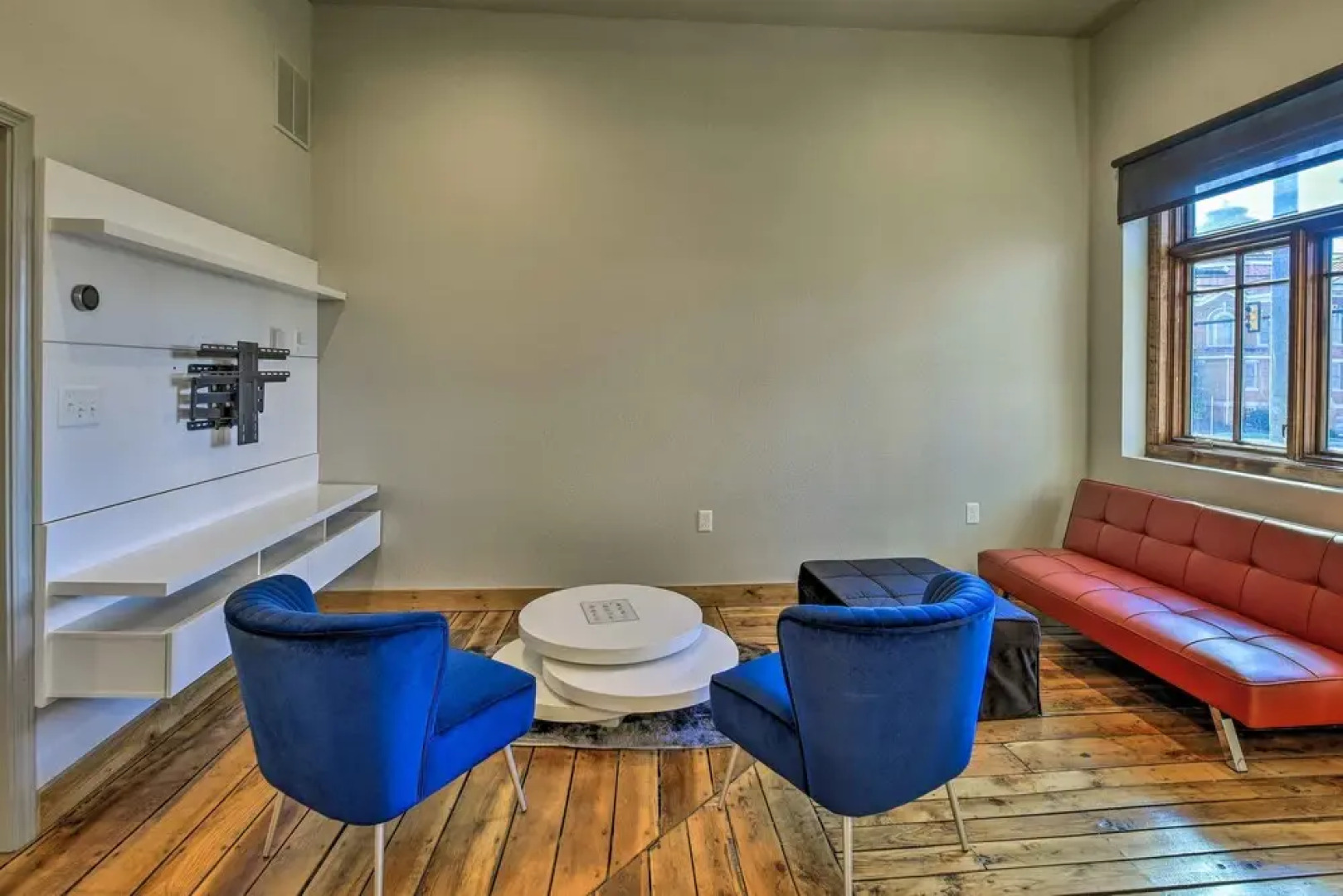 Sleek Wytheville Apartment Near Food + Drink!