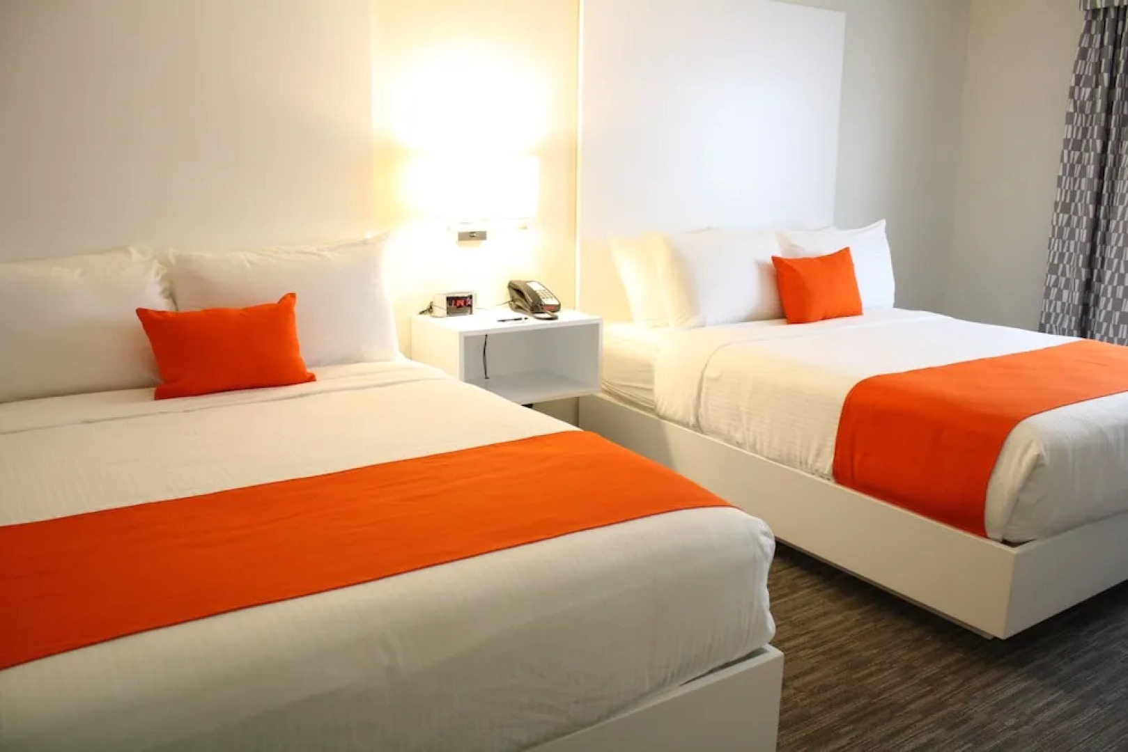 Schoenbrunn Inn & Suites