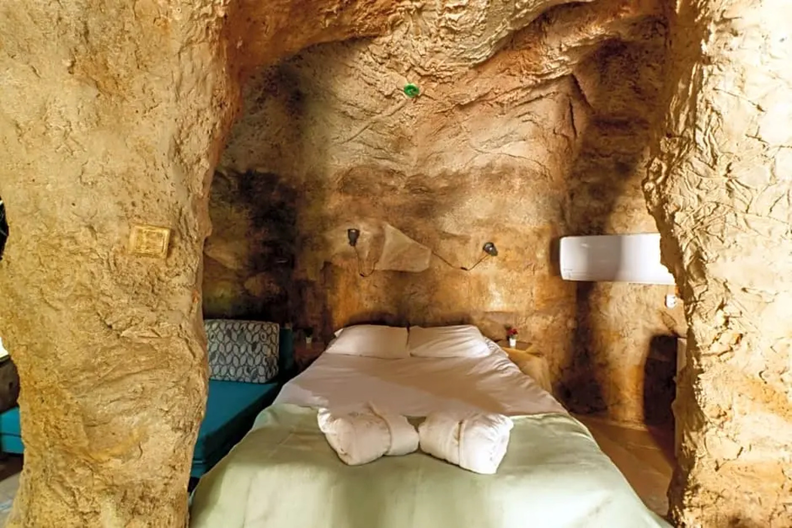 בקתות אירוח המערות - מושב חוסן מרשת V Club