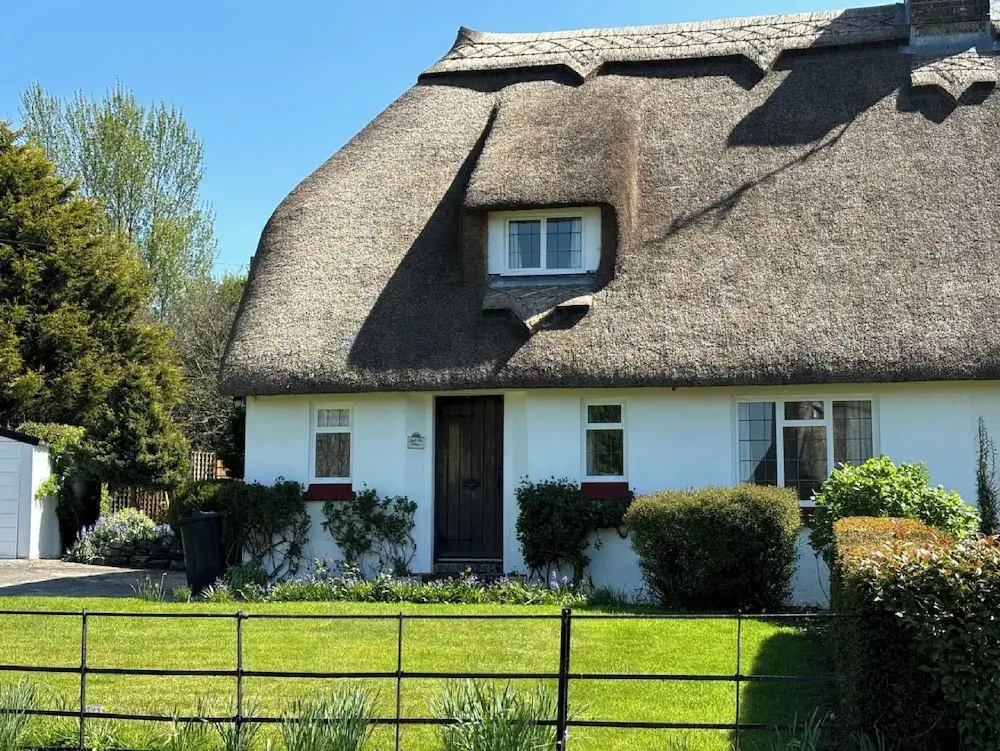 Thatched Cottage - Sleeps 6 With Countryside Views