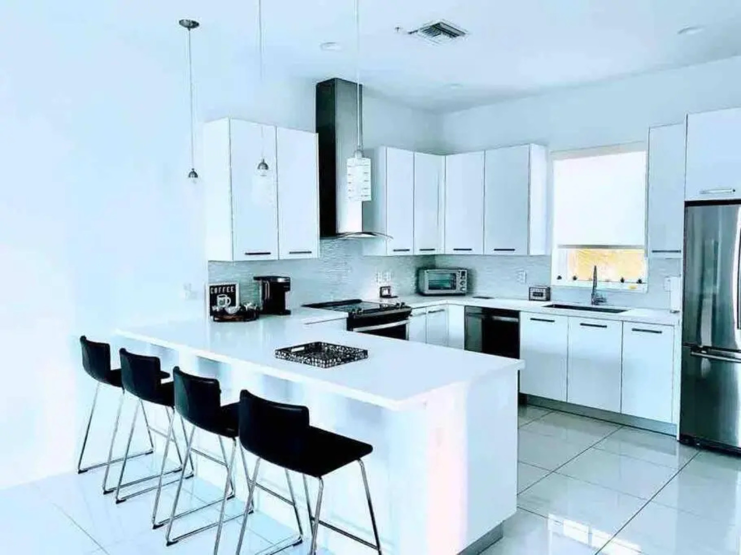 Ocean Front contemporary 3 Bedroom townhouse.