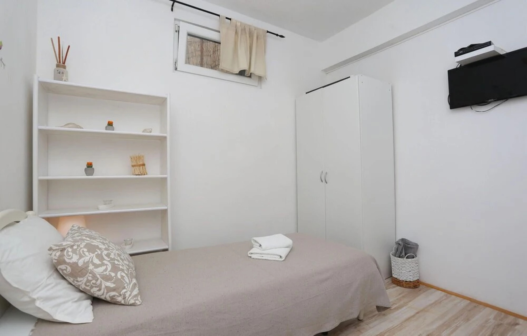 Amazing Home in Ripenda Verbanci With Outdoor Swimming Pool, Wifi and 2 Bedrooms