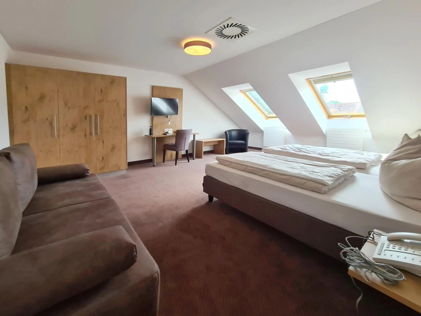 Hotel am Hachinger Bach by Blattl