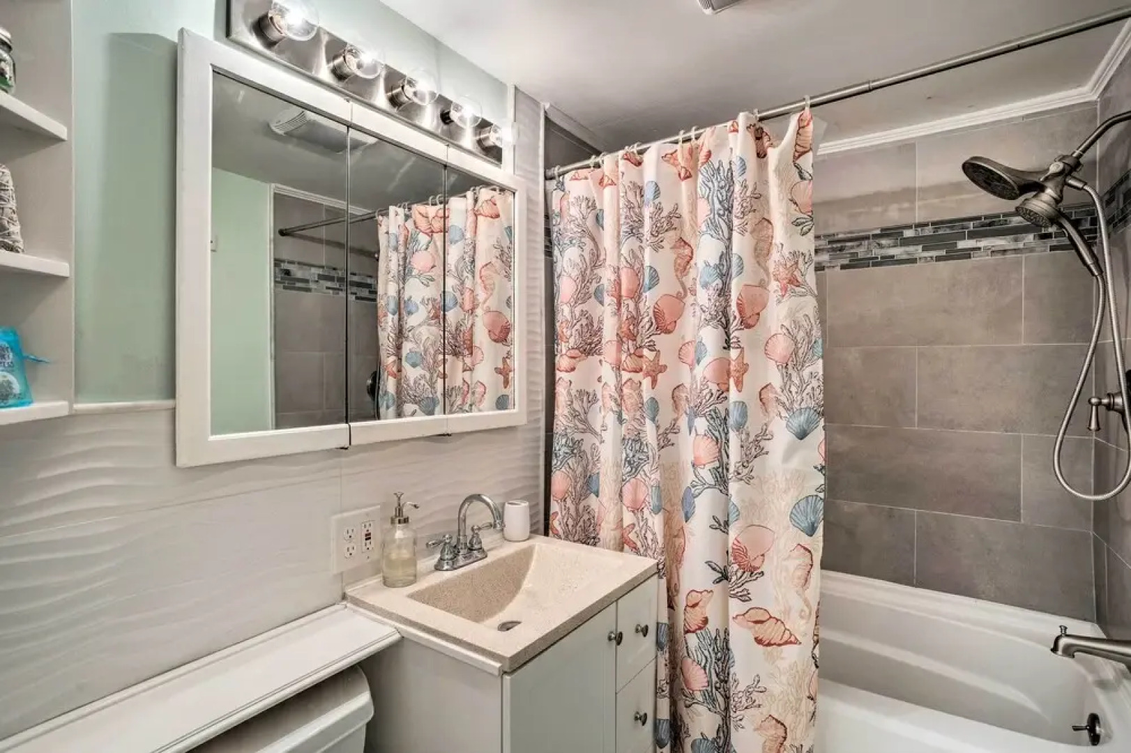 Charming Vacation Home < 3 Mi to Stuart Beach