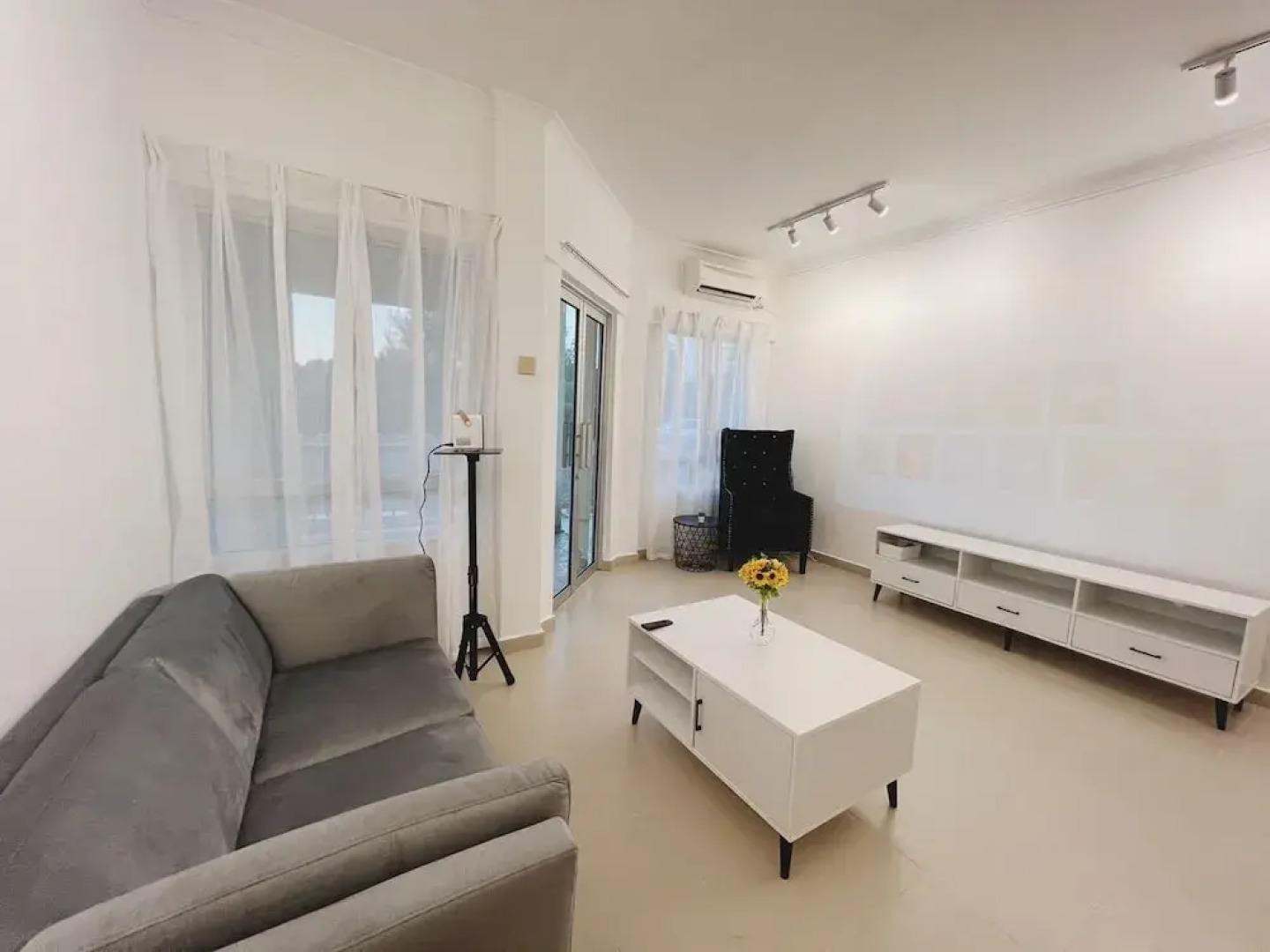 Tiara Desaru By Antlerzone