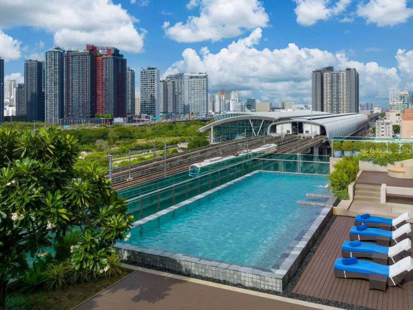 Отель Mercure Bangkok Makkasan