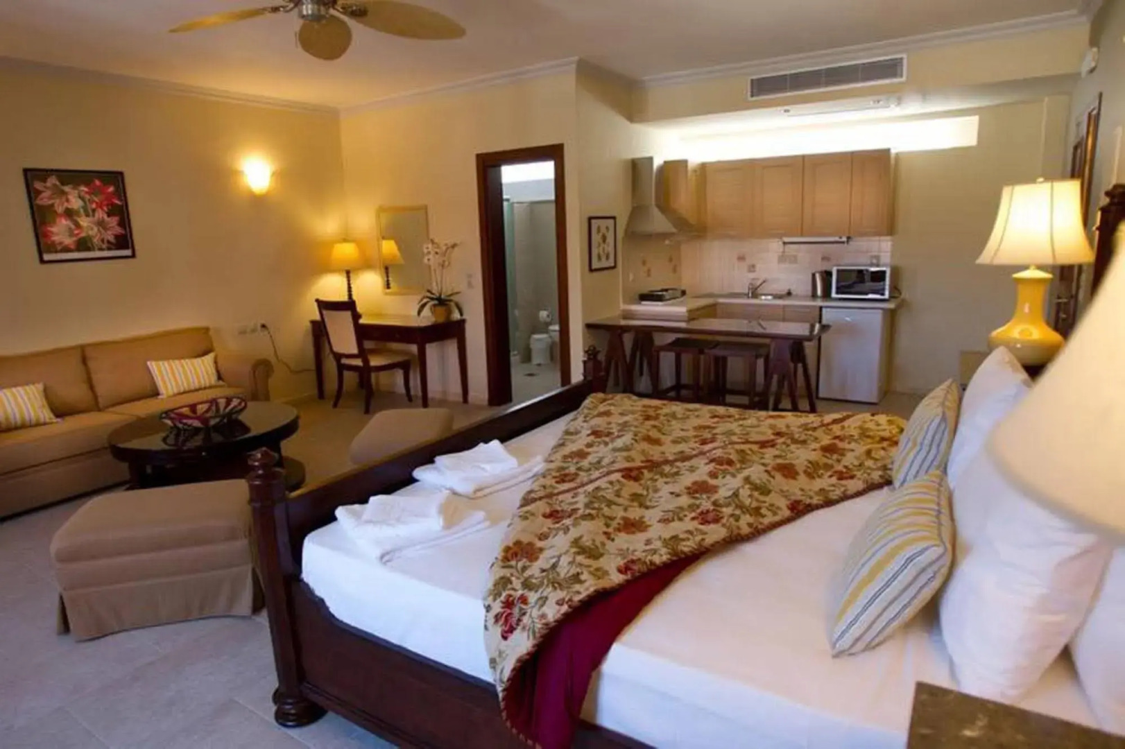 Balhambra Suites - Adults Only