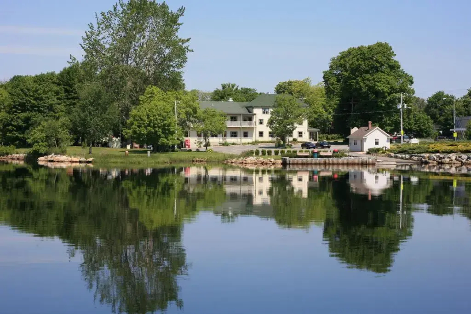 Lane's Privateer Inn