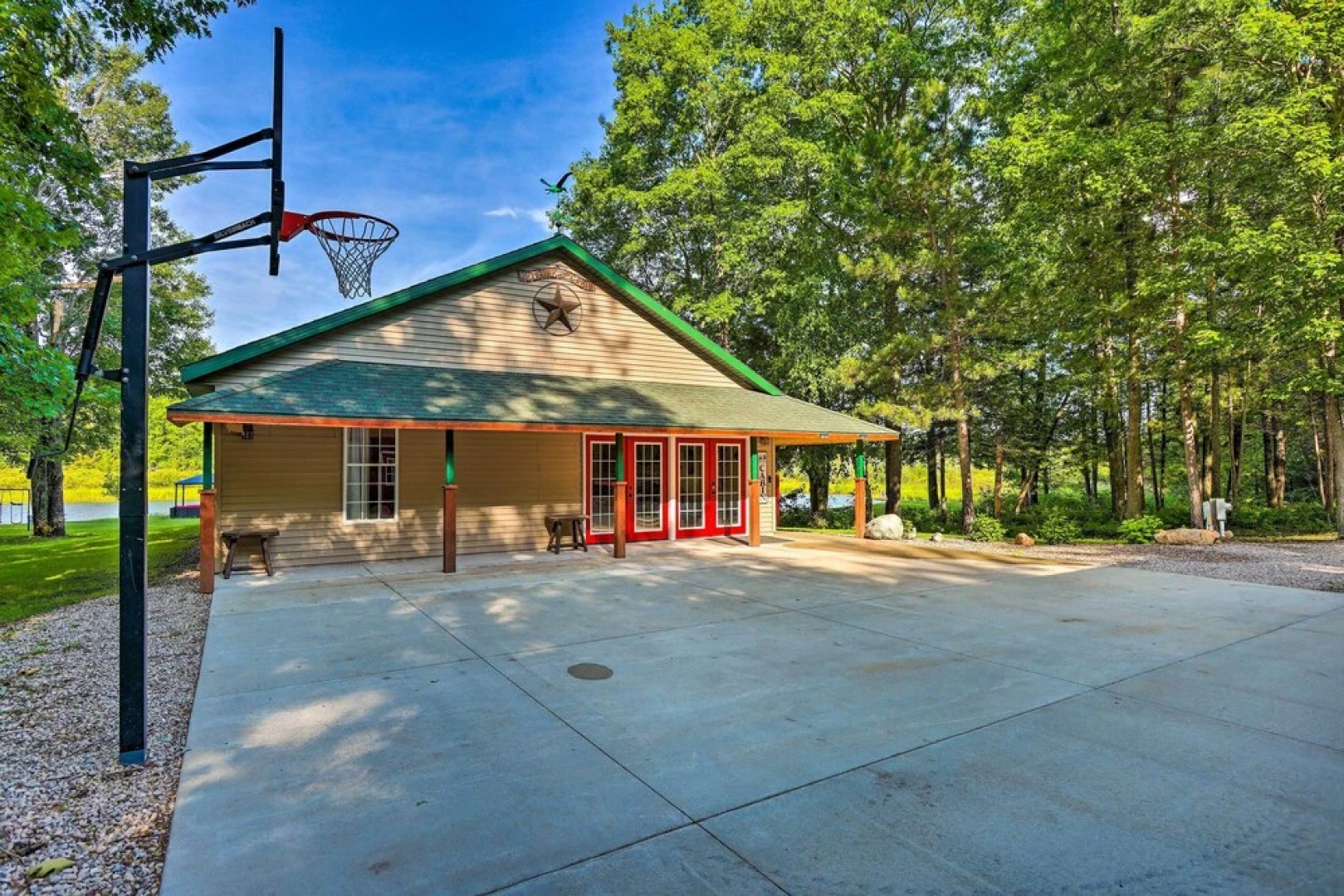 Sun-dappled Cadillac Gem w/ Kayaks & Grill!