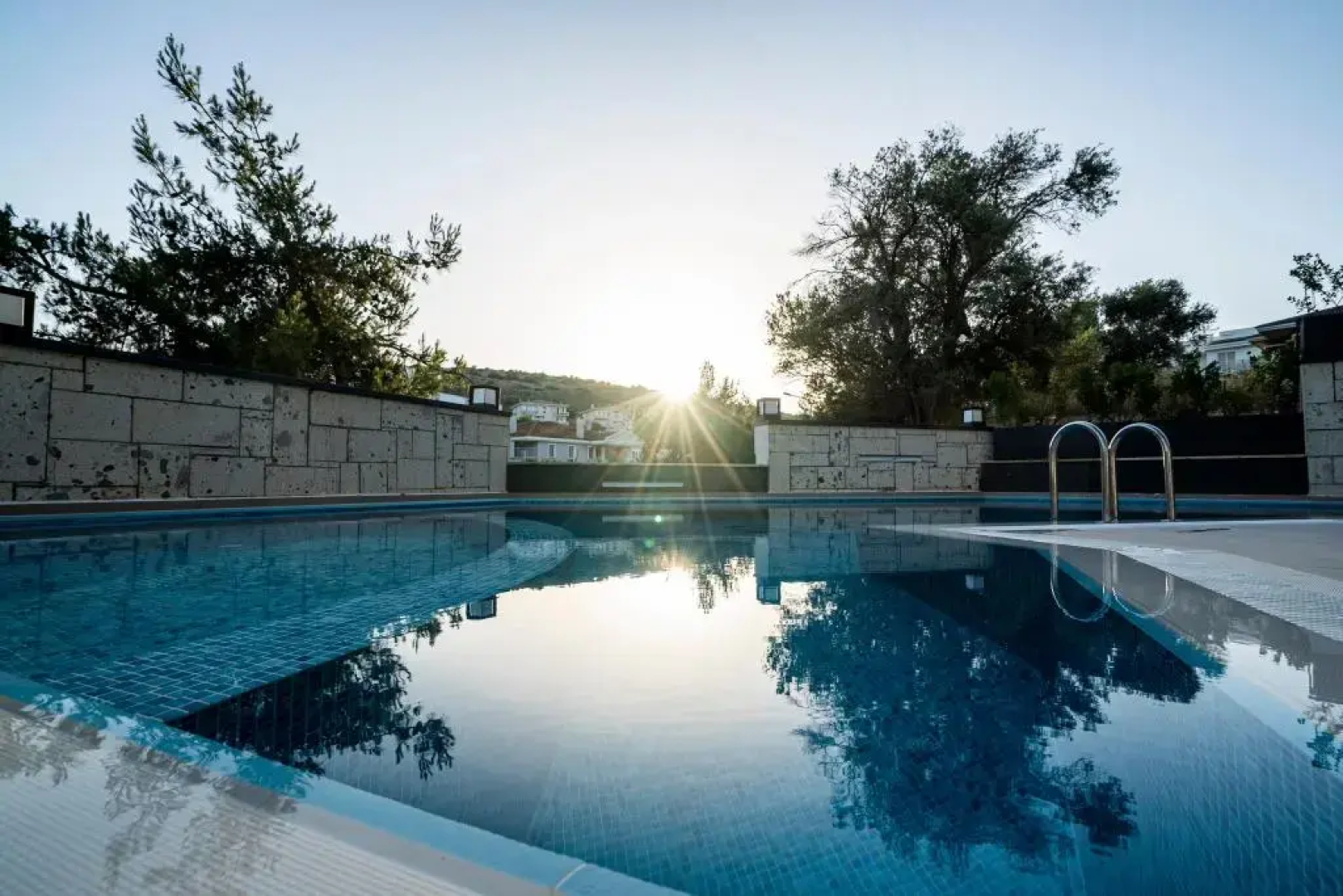 Ayayorgi̇ Homes & Hotels