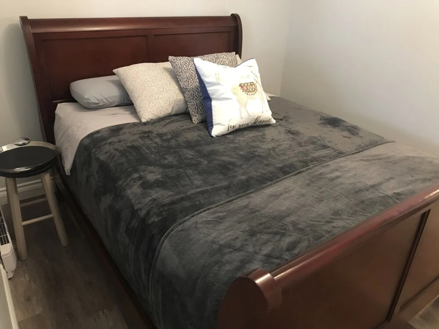 Carleton Place Downtown 1 and 2 Bedroom Entire Apartments