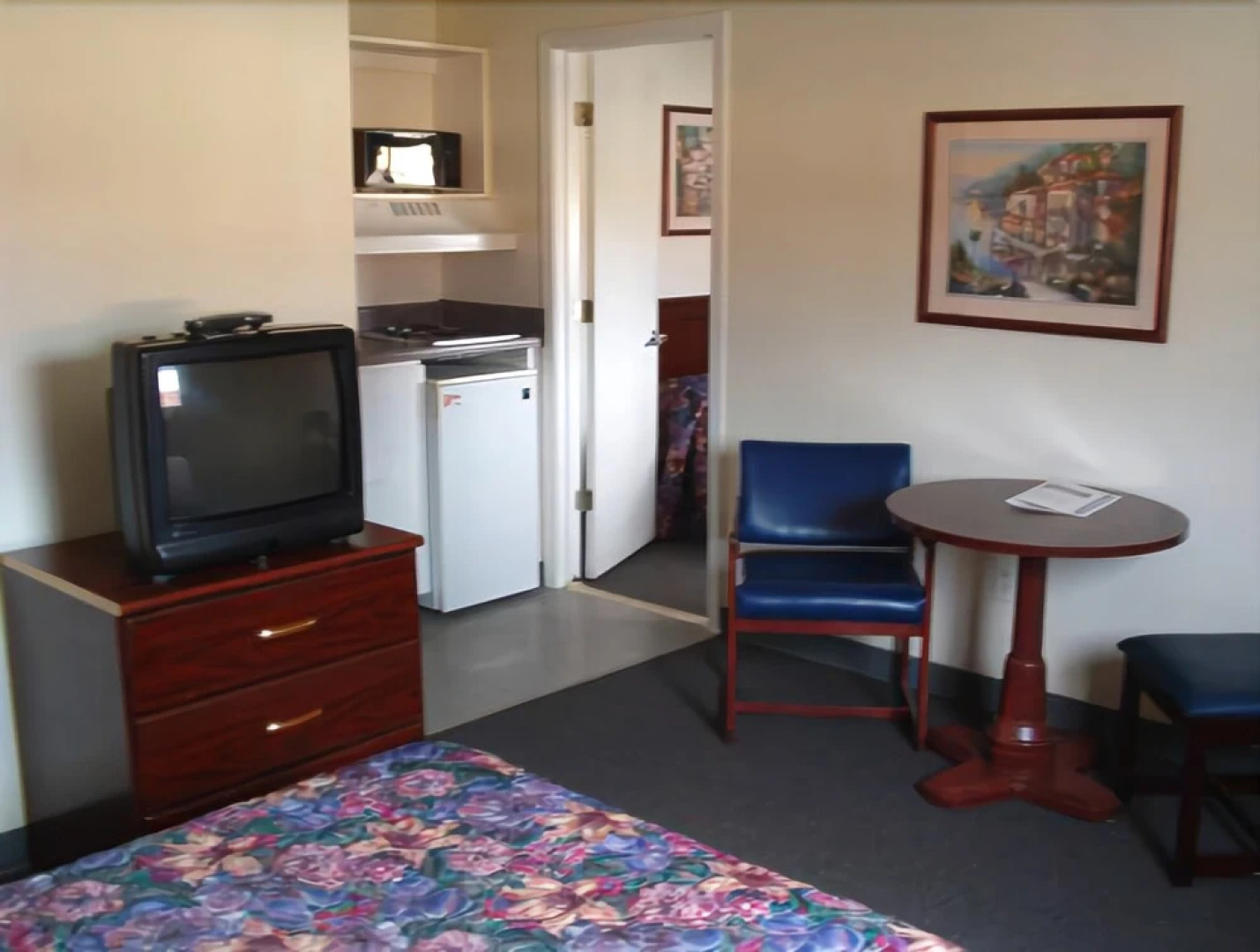 Budgetel Inn & Suites