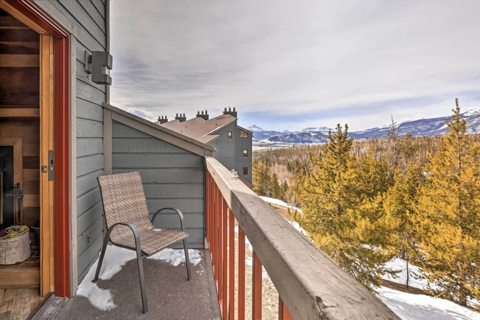 Private Balcony & Resort Perks: Silverthorne Condo