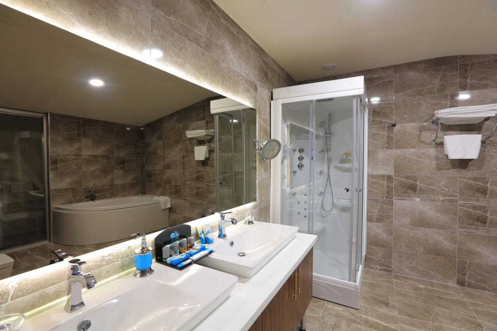 Cam Thermal Resort Spa Convention Center