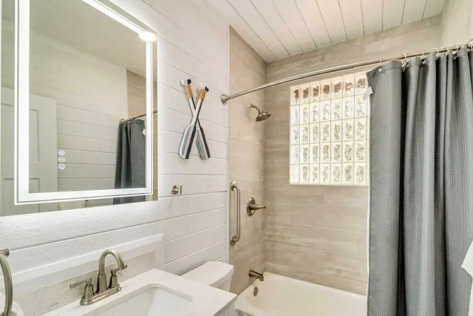 5 Mi to Dtwn: Bright Home w/ Yard in Pensacola!