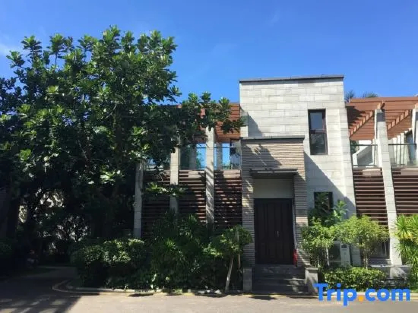 QionghaiBoAoYaZhouWanJiuzhouyang and Scene of Sea Holiday Mansion