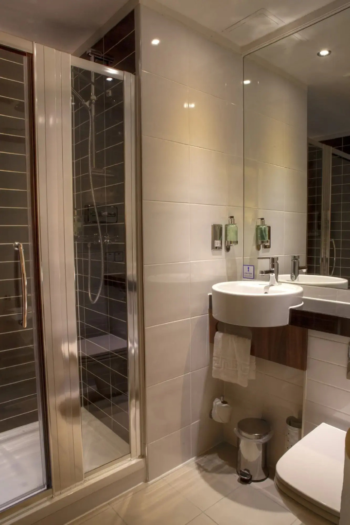 Holiday Inn Express Edinburgh Airport by IHG