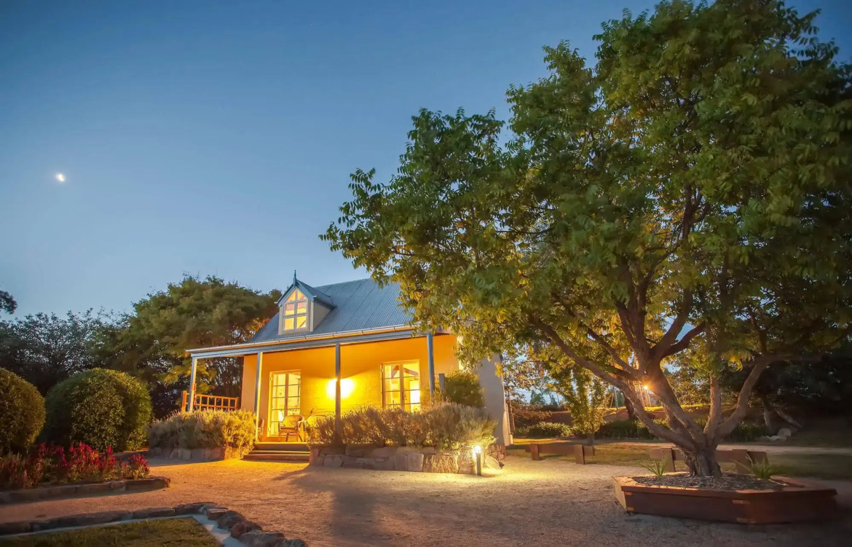 Vineyard Cottages & Cafe