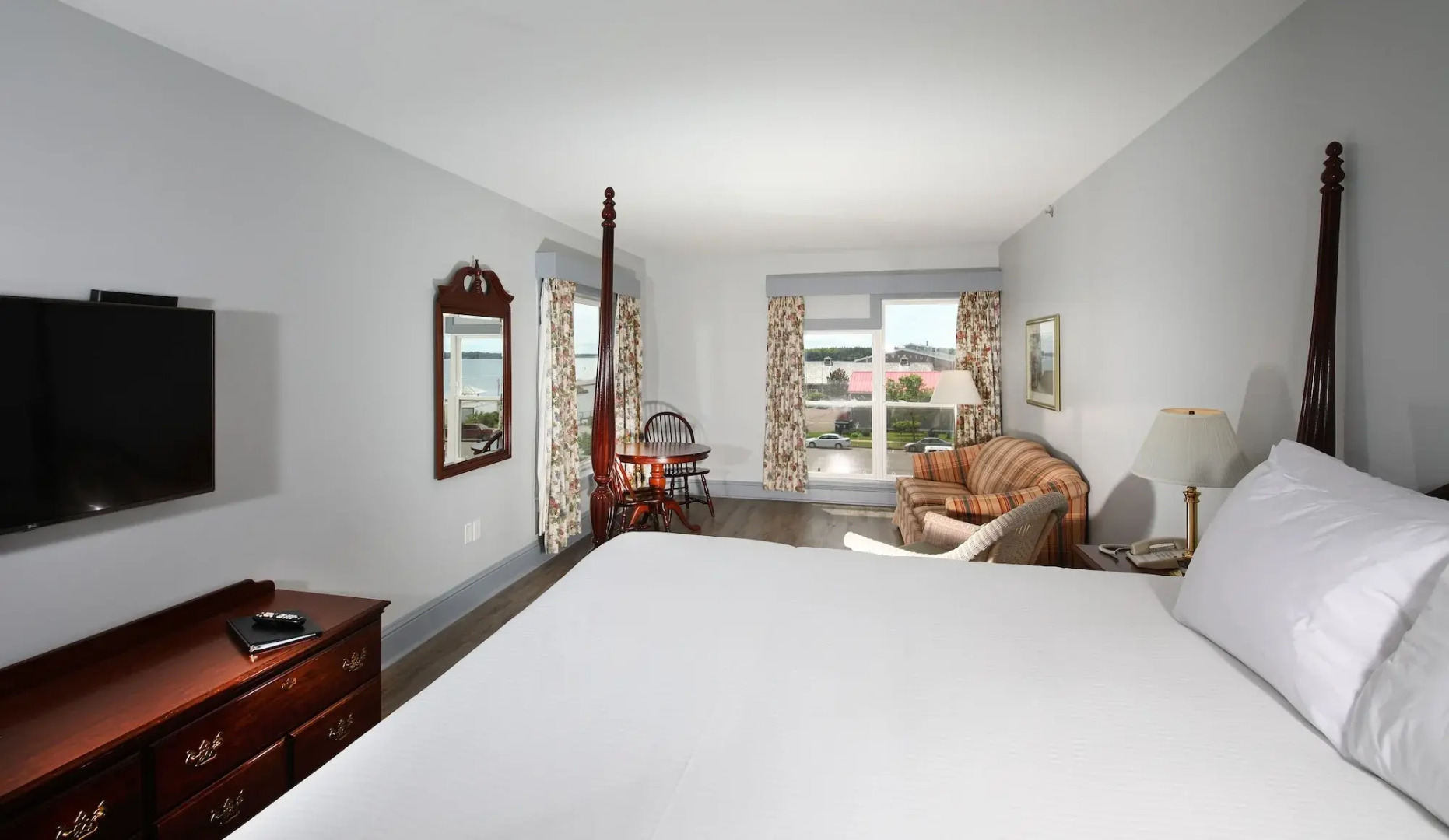 Loyalist Country Inn & Conference Centre