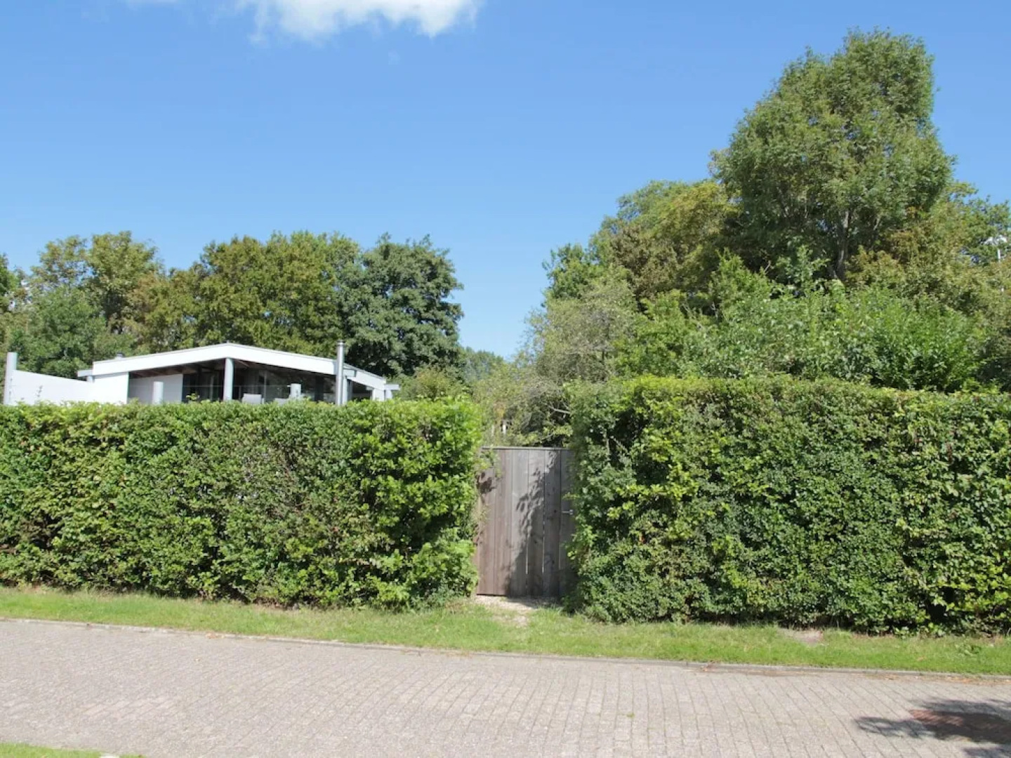 Wonderful Holiday Home With Large Garden, Within 100 Metres of the Veerse Lake