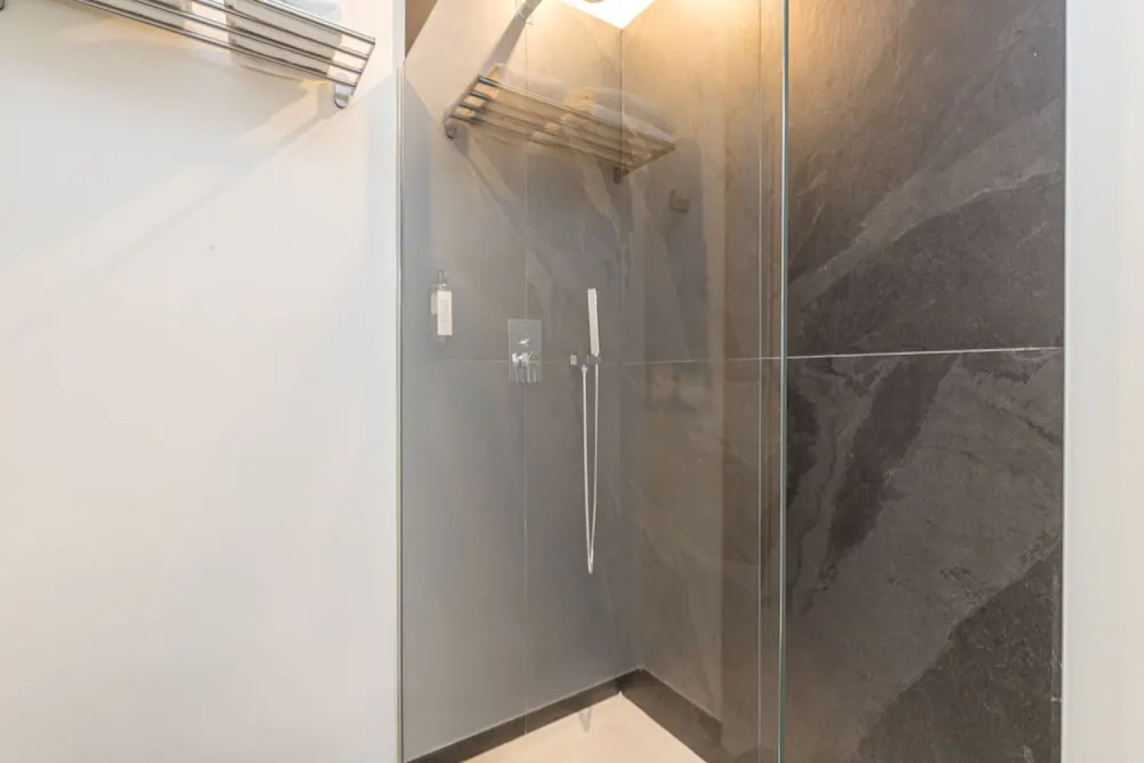 Icon H 302 Suite Micro-living