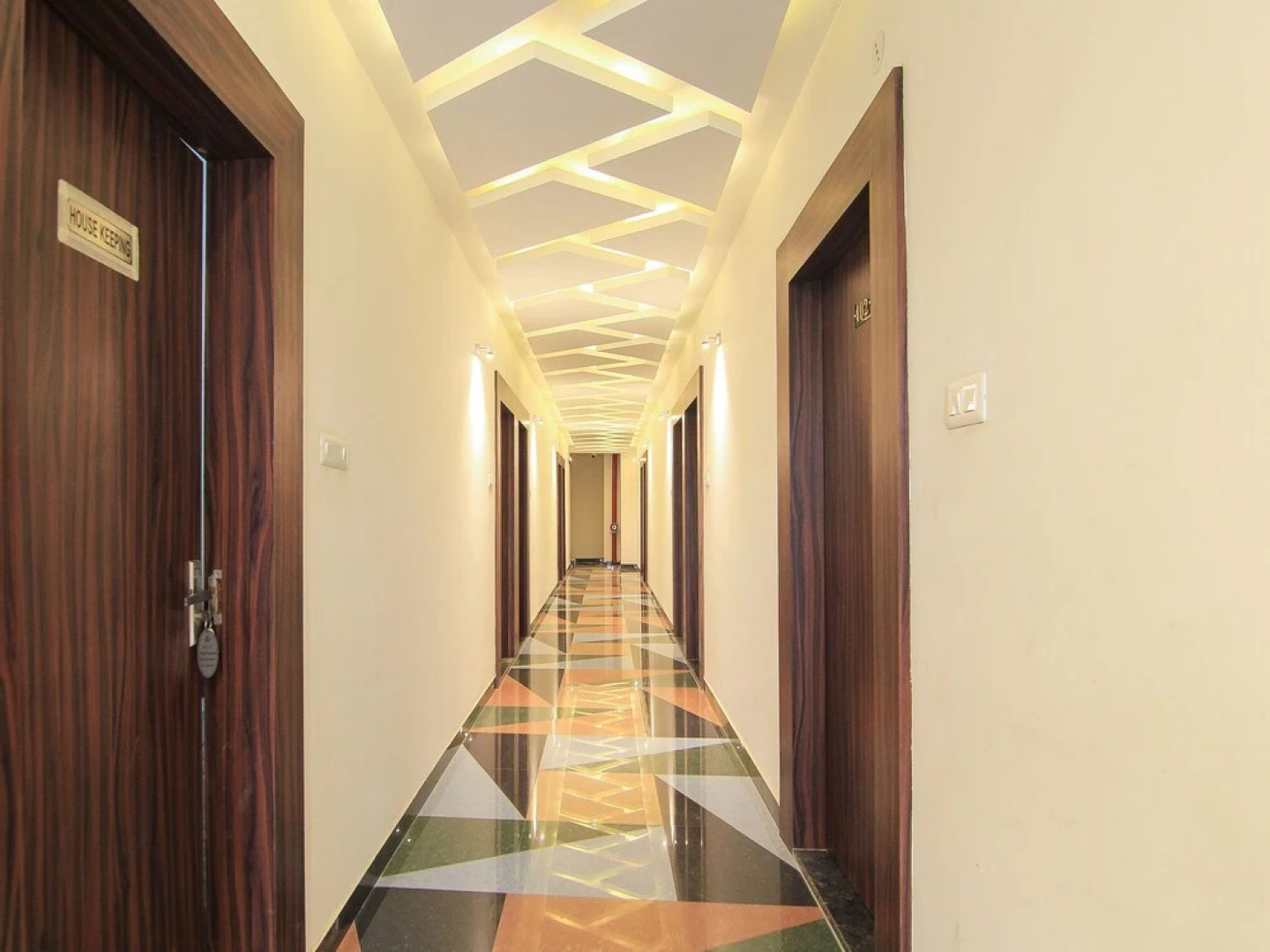 OYO 14886 Hotel Royal Paradise