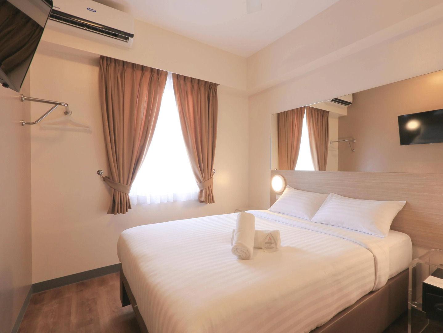 Red Planet Makati Amorsolo