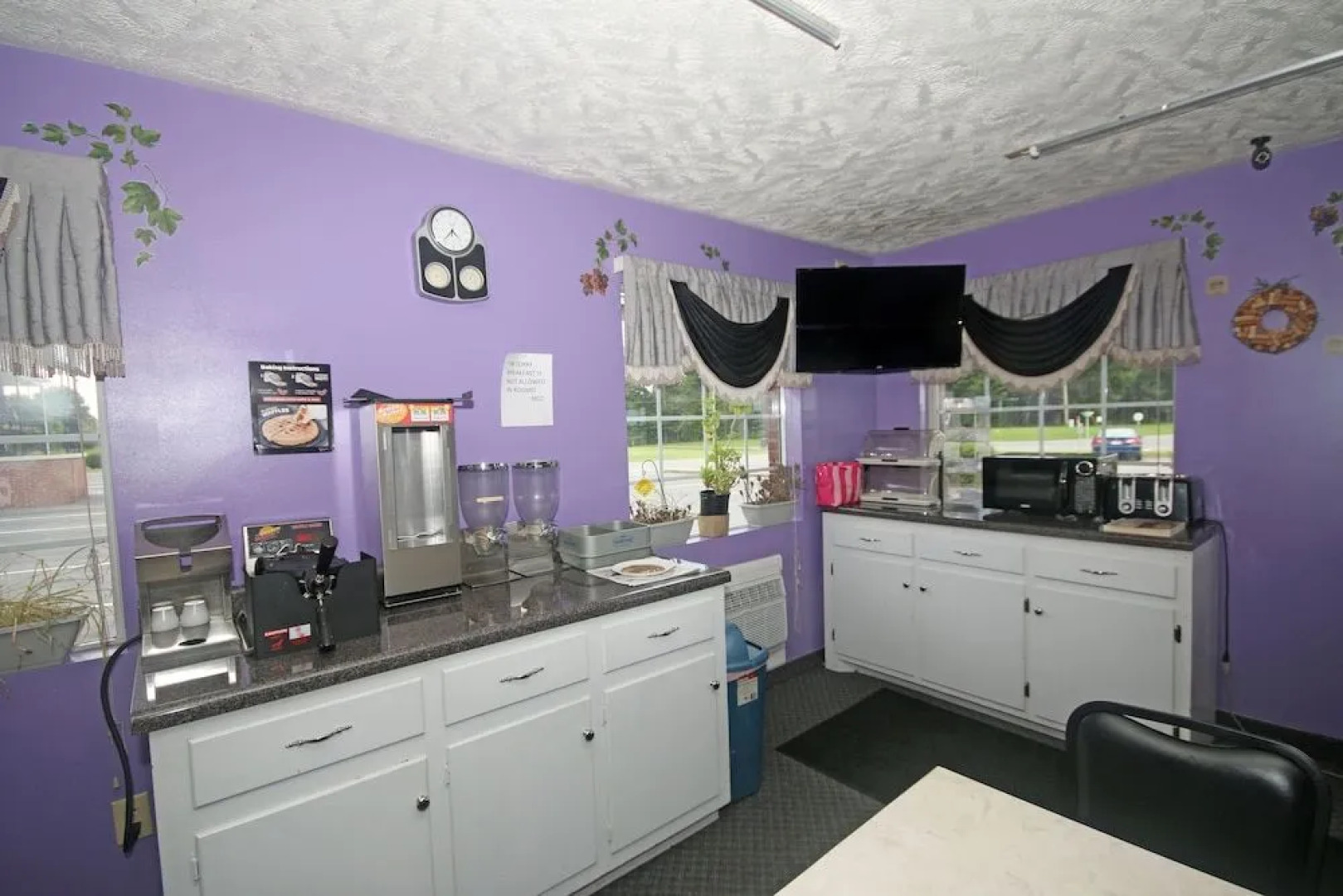 Surry Inn - Dobson - I-77 - Exit 93